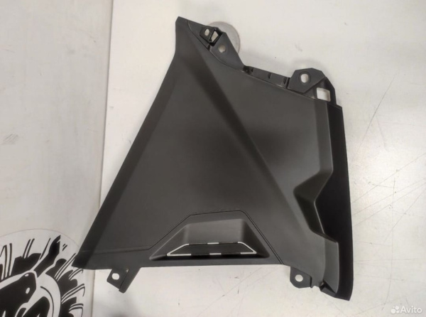 Панель передняя правая приборной панели BRP Maverick R бу